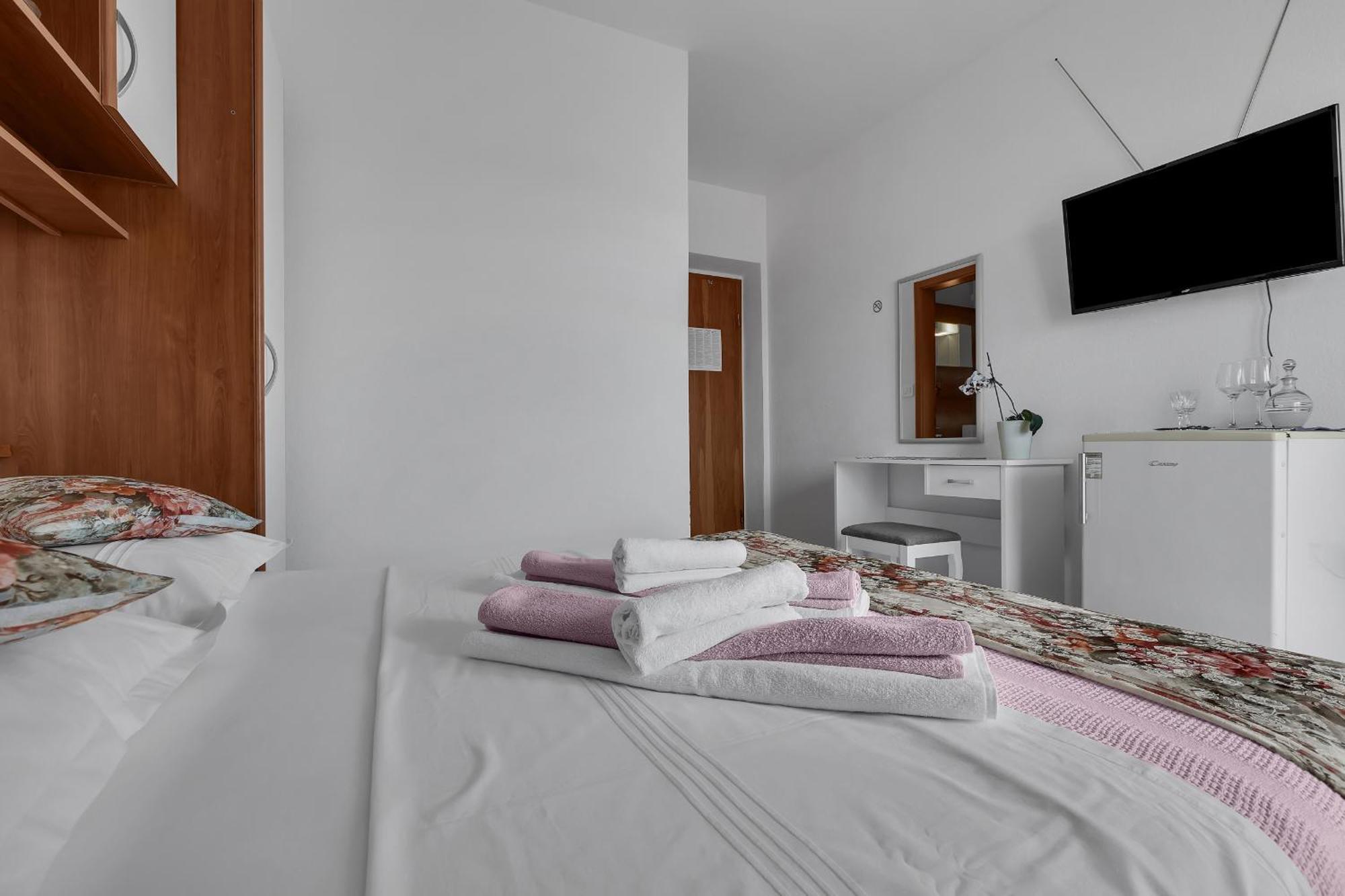 Apartment And Rooms Mila ماكارسكا المظهر الخارجي الصورة