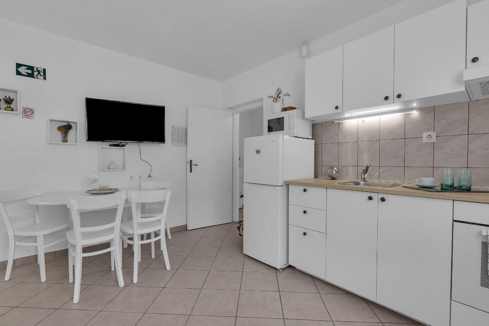 Apartment And Rooms Mila ماكارسكا المظهر الخارجي الصورة